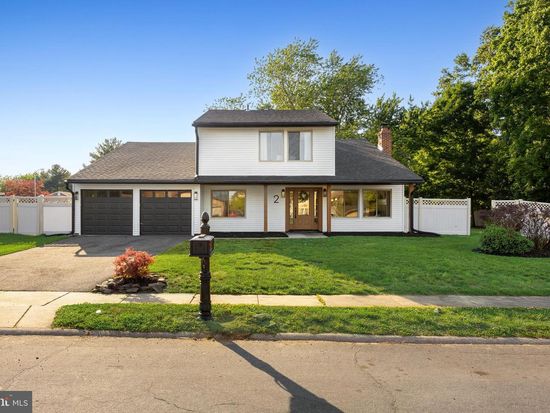 2 Primrose Dr, Sicklerville, NJ 08081
