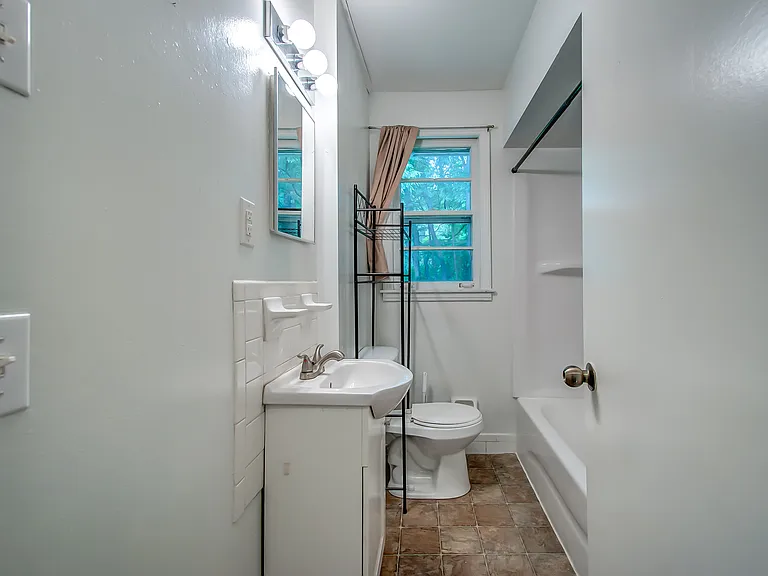 614A Claridge Dr — Photo 10