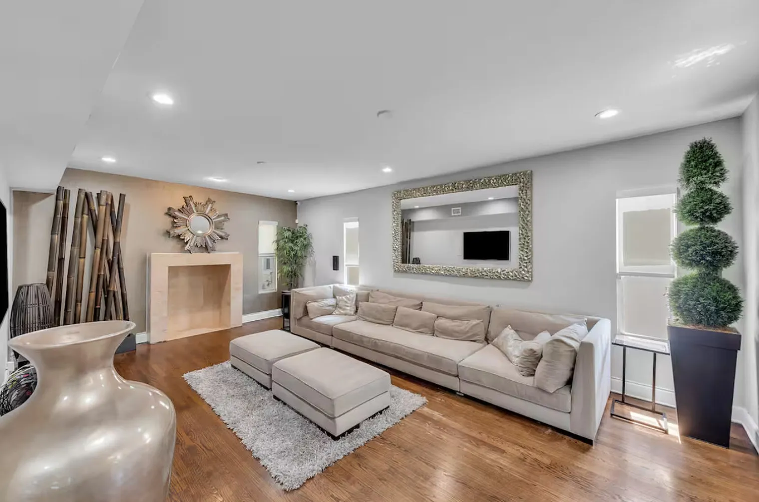 3 bed, 2.0 bath, 2497 sqft, $7,603 — Photo 4