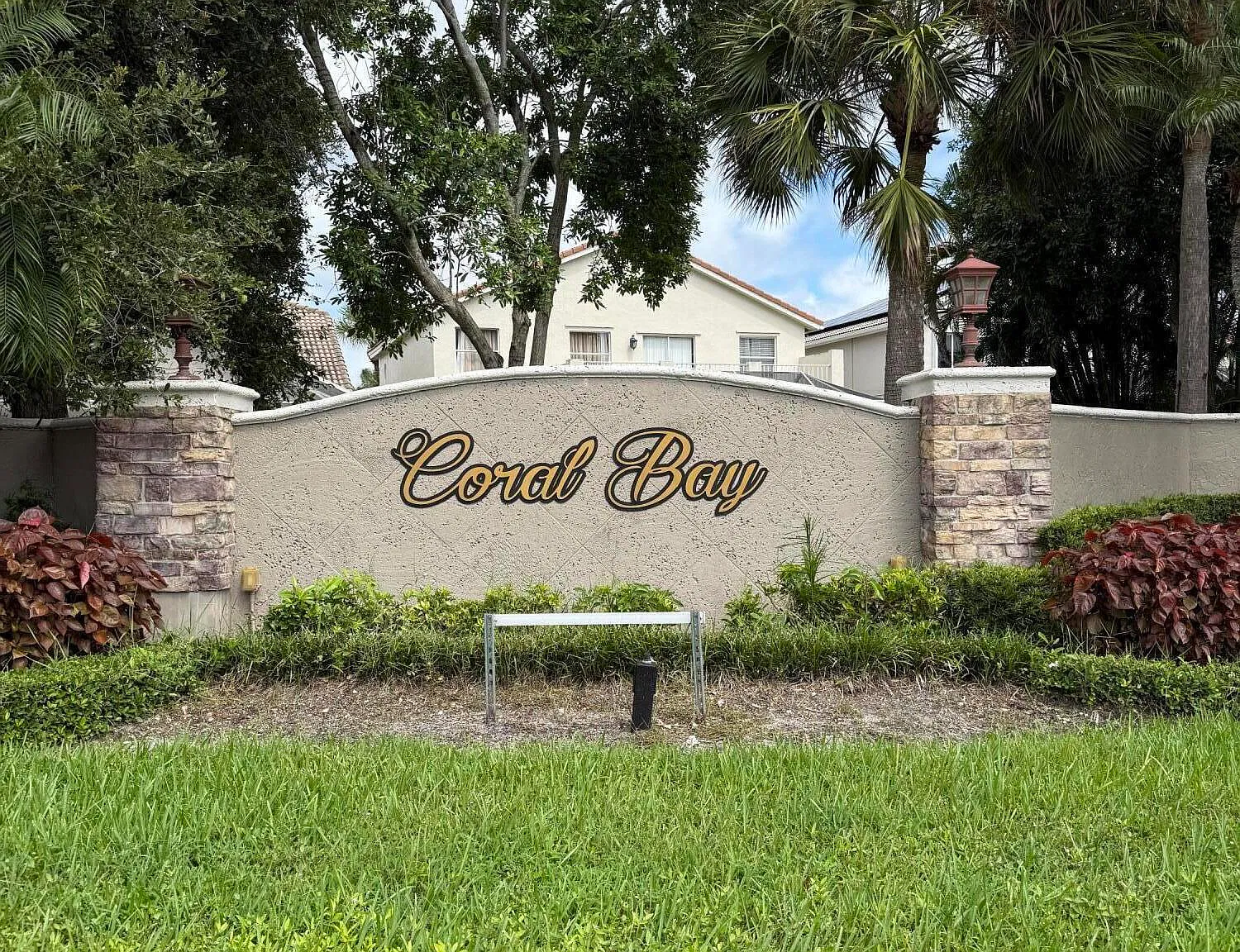 3 bed, 2.5 bath, 1985 sqft, $3,700 — Photo 2