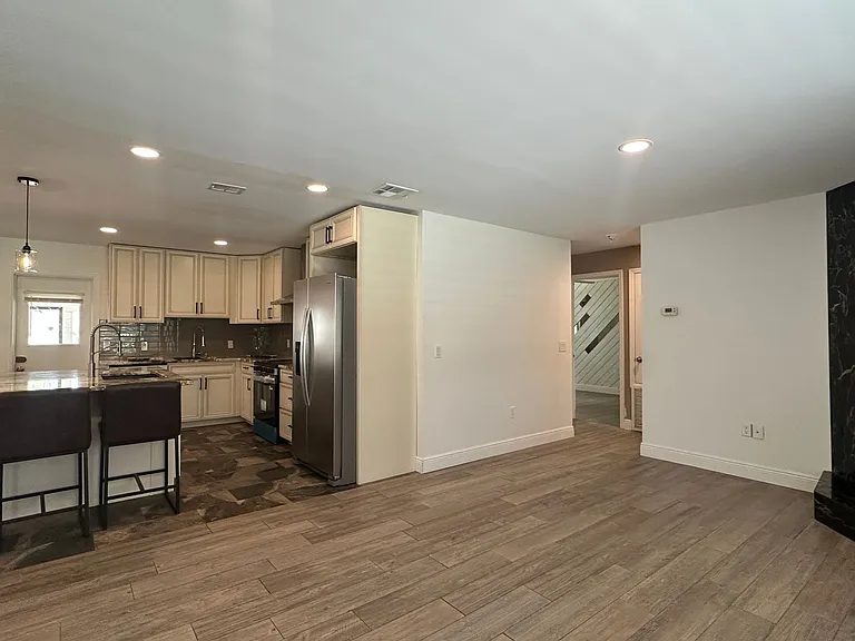 616 Iris St — Photo 18