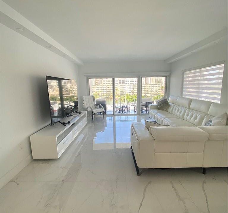 1st image of 300 Bayview Dr APT 415