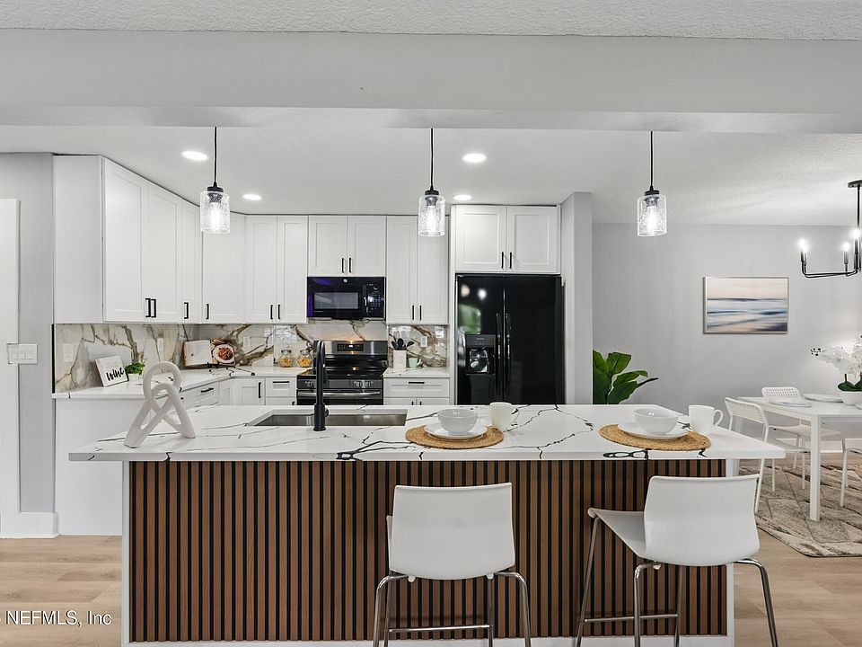 1st image of 839 MORAVON Avenue