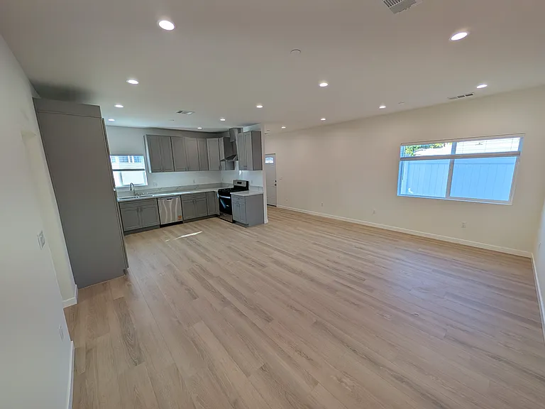 10867 1/2 Nettleton St — Photo 9