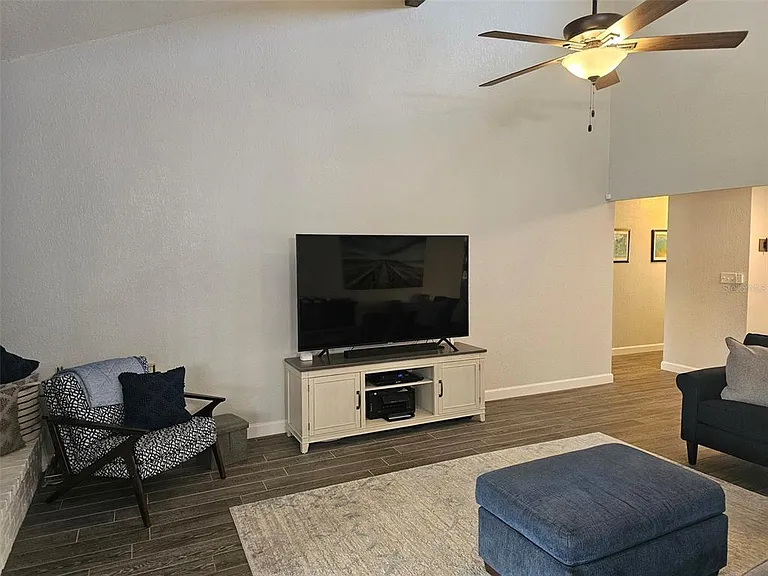 4522 La Jolla Dr — Photo 8