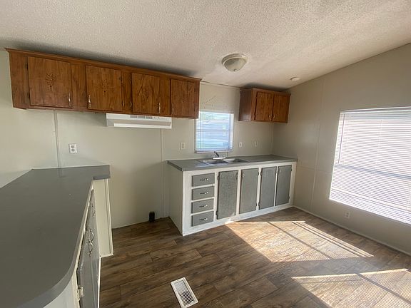 5th image of 1618 Lackey St