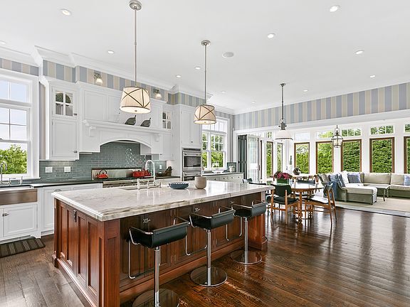5th image of 95 Meadowmere Pl