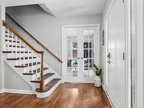 4th image of 2504 Sun Valley Rd