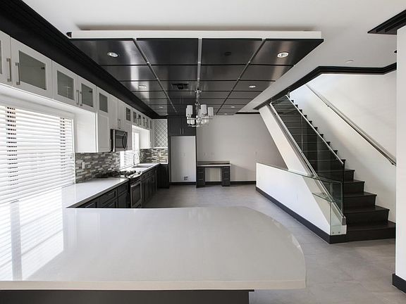 5th image of 2131 S Beverly Glen Blvd