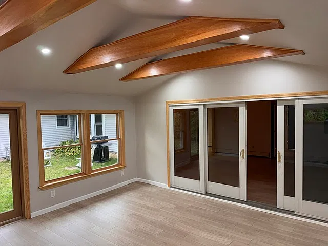 4 bed, 2.5 bath, 2200 sqft, $4,300 — Photo 3