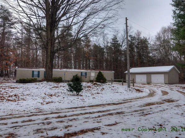 9049 80th Ave, Pentwater, MI 49449