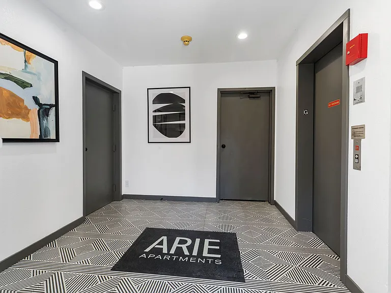 Arie Apartments — Photo 1