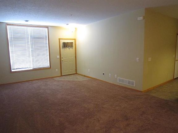 5th image of 369 Frederick Cir