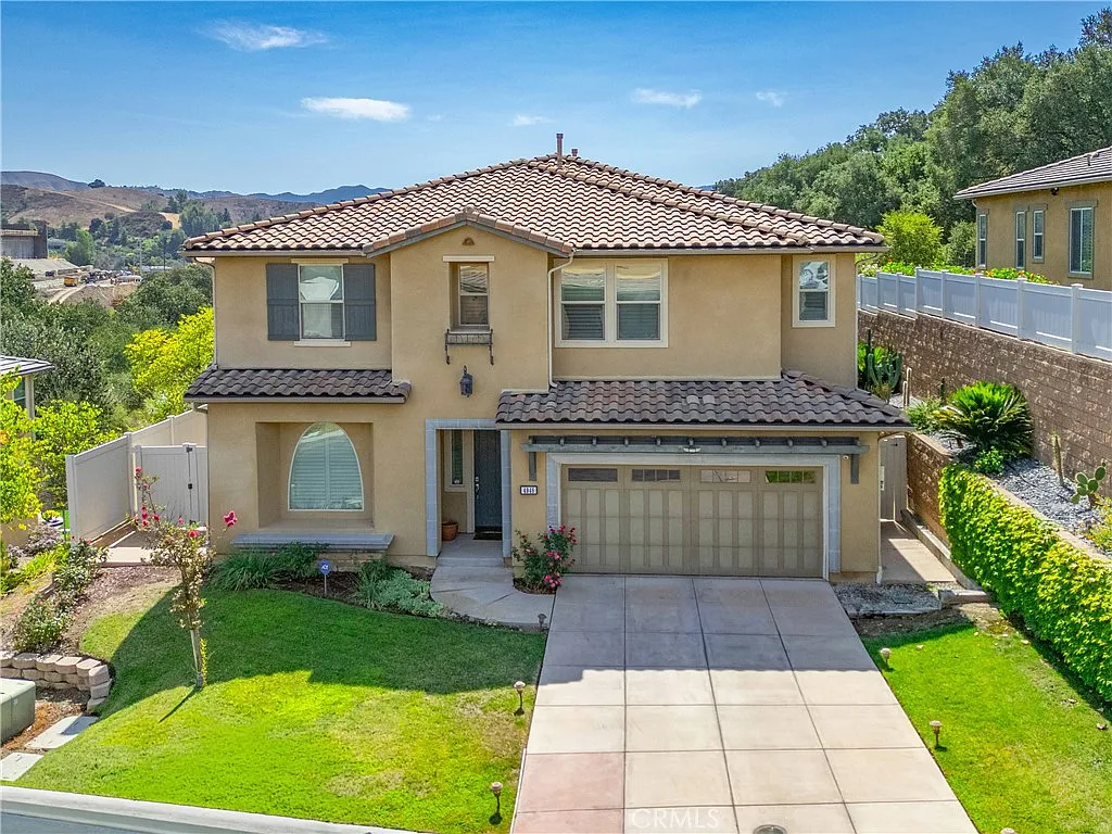 5 bed, 3572 sqft, $7,900 — Photo 3
