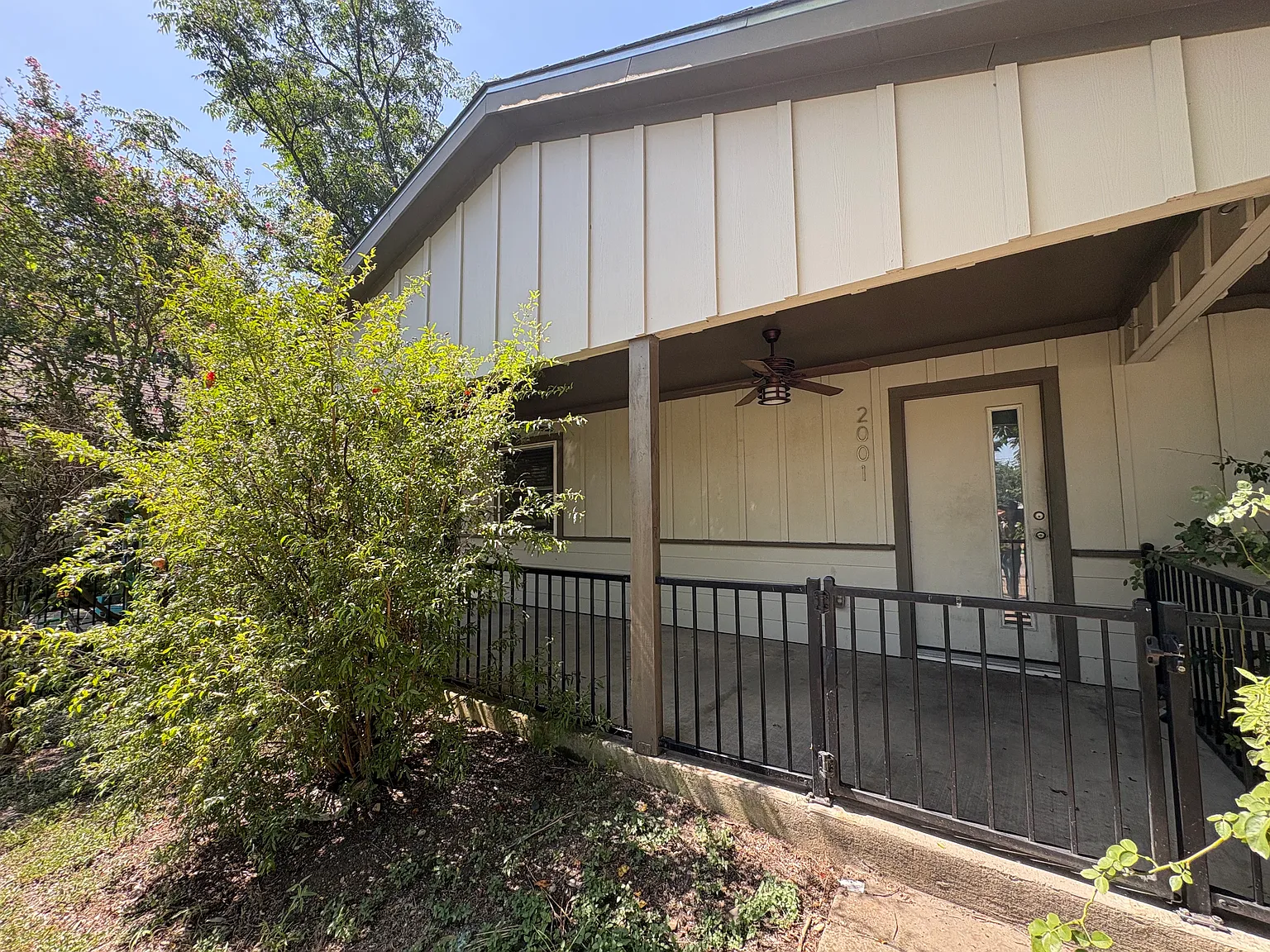 2001 E 10th, Austin, TX 78702 — Photo 2