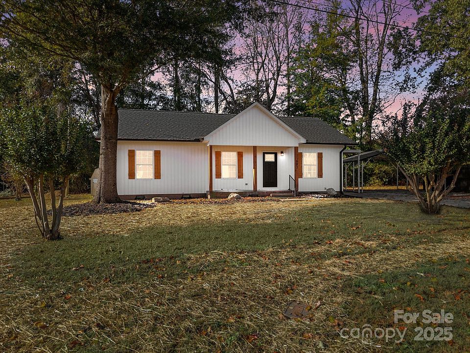 1st image of 602 Pecan St