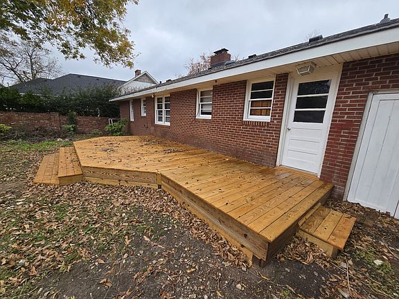 3rd image of 211 Stanley Ave