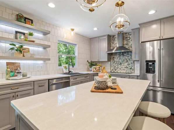 3215 Burning Tree Ln, Festus, MO 63028