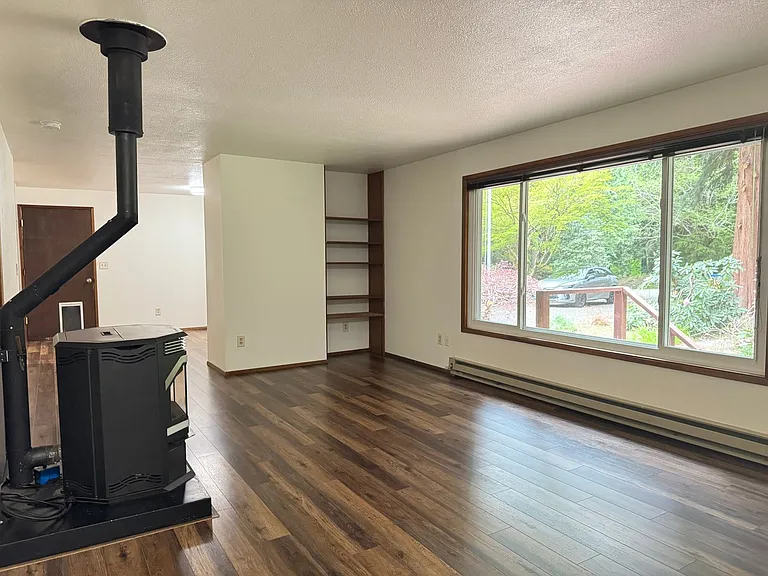 4005 NE Kedros Dr — Photo 11