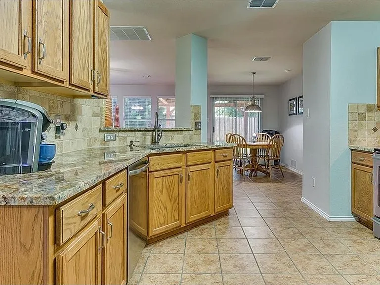 2821 Briargrove Ln — Photo 13