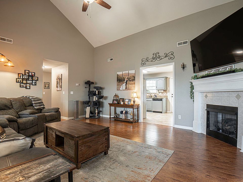 1st image of 792 Colony Cir
