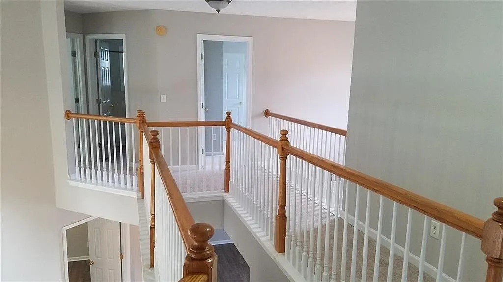 5 bed, 2.5 bath, 2748 sqft, $2,400 — Photo 4