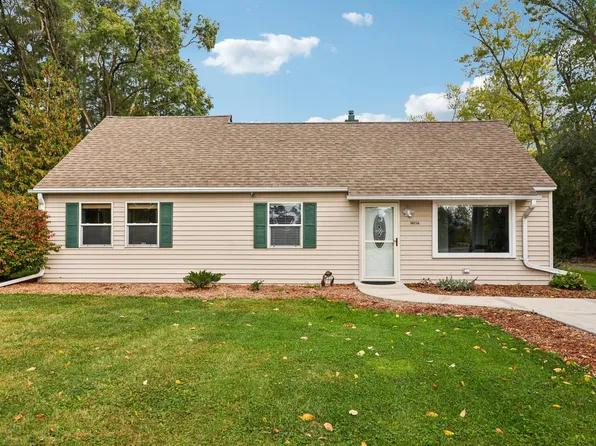 10216 North Baehr ROAD, Mequon, WI 53092