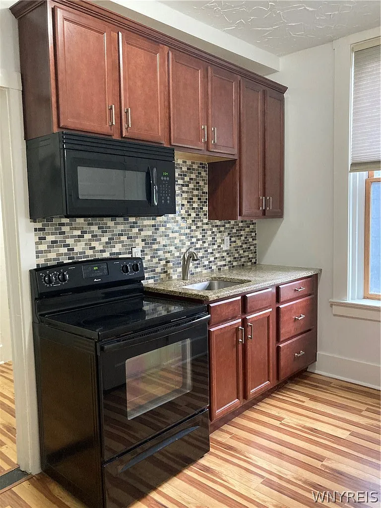 1 bed, 1.0 bath, 575 sqft, $950 — Photo 3