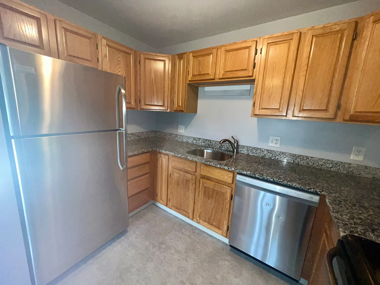 2 bed, 908 sqft, $2,000 — Photo 3