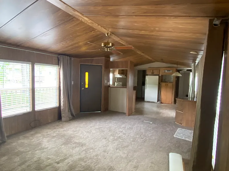 202 Live Oak Dr — Photo 3