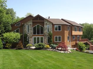 6 Briarwood Ln, Orangeburg, NY 10962