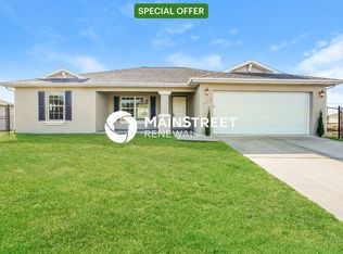 1422 NW 1st St, Cape Coral, FL 33993