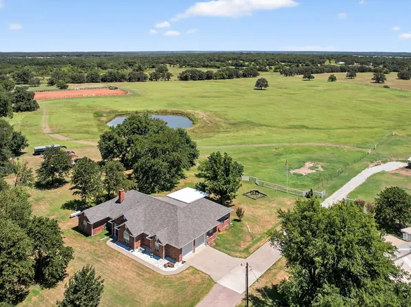 482 Center Hill Rd, Gainesville, TX 76240