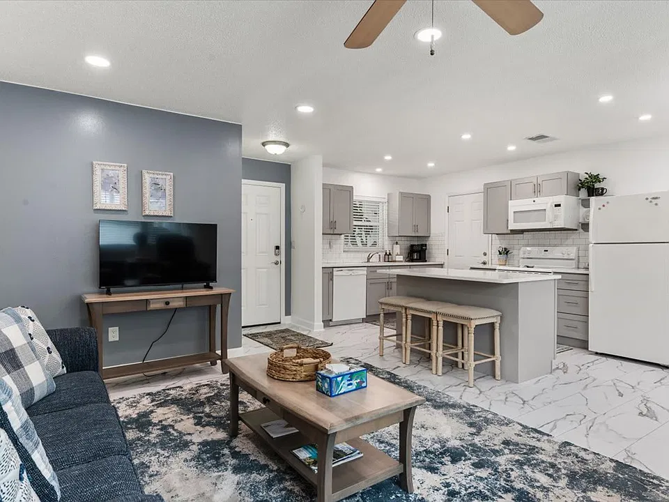 340 Parkland Ave #ID1699909P