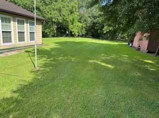6831 Howe St, Groves, TX 77619