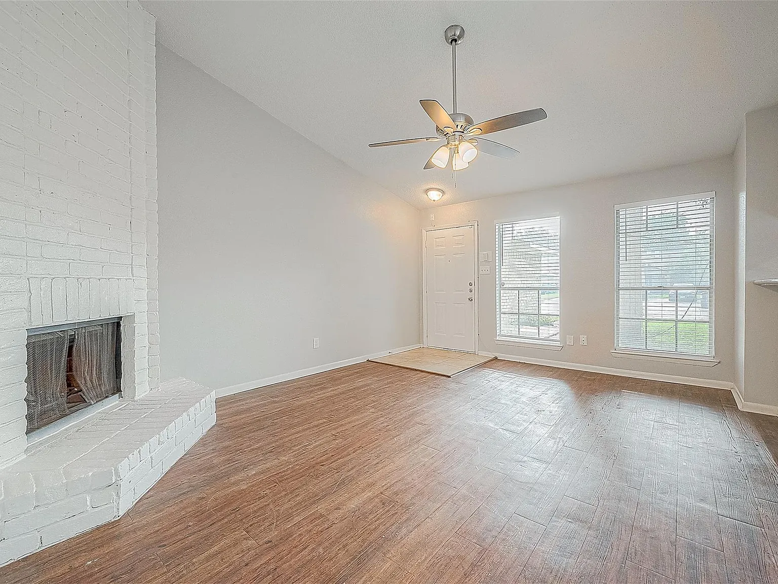 11203 Pender Lane — Photo 2