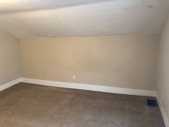 5th image of 525 W 4th St