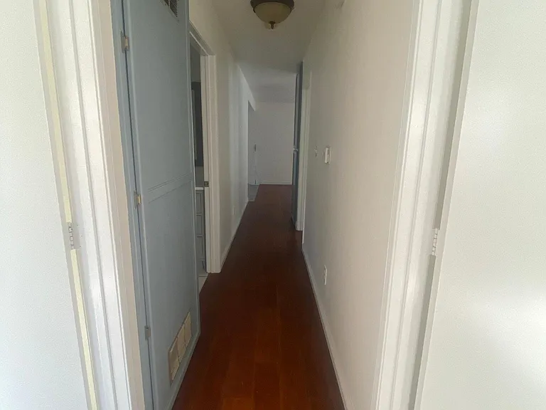 1827 N Mariposa Ave — Photo 5