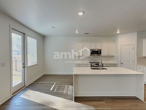 4th image of 1409 Aquamarine Dr