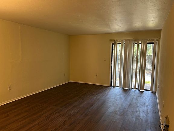 3rd image of 2811 SW Archer Rd APT T167