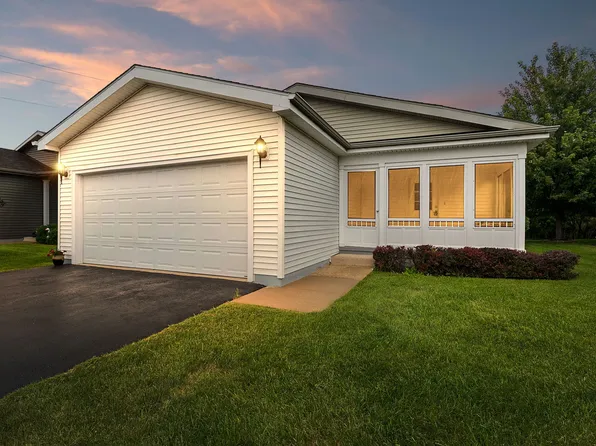 1403 Equestrian Dr, Grayslake, IL 60030