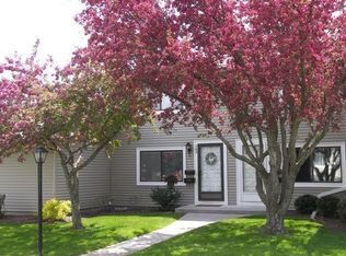 742 Eastbrooke Ln, Rochester, NY 14618