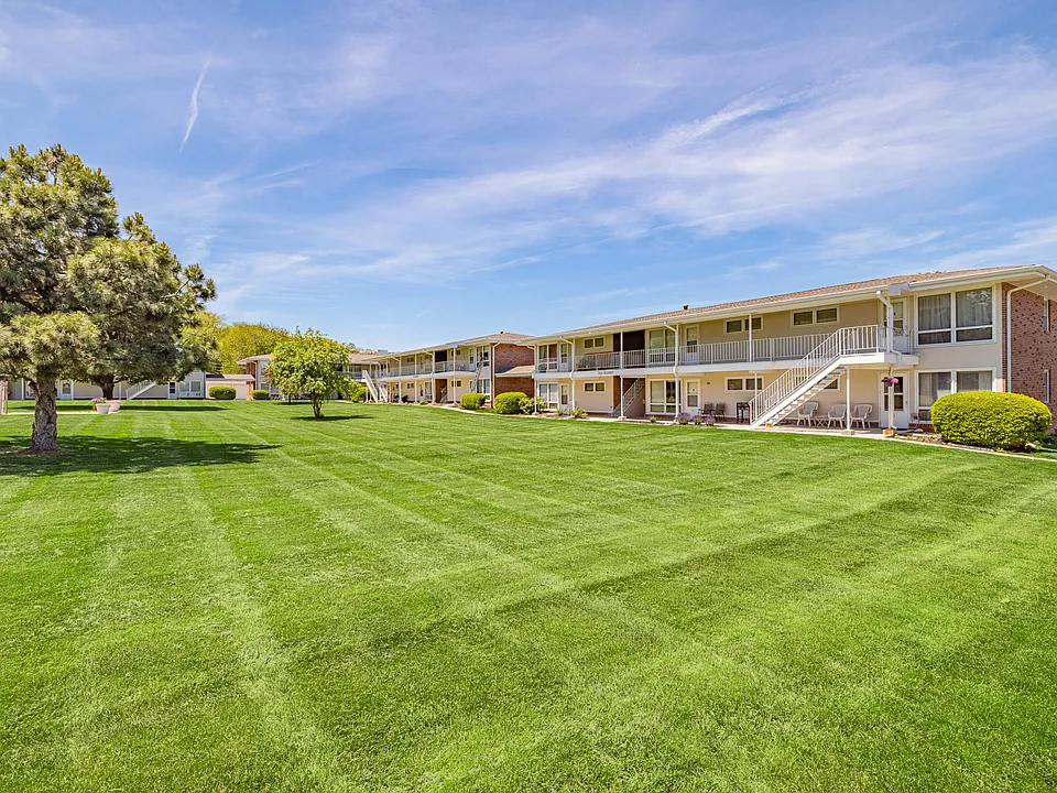 Beverly Hills Courtyard