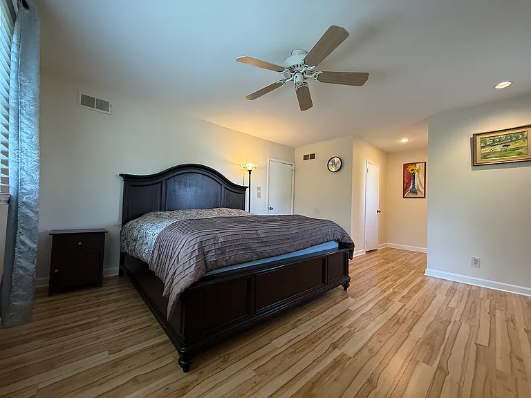 806 Warfield Ln — Photo 13