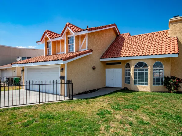 1503 W Newgrove St, Lancaster, CA 93534