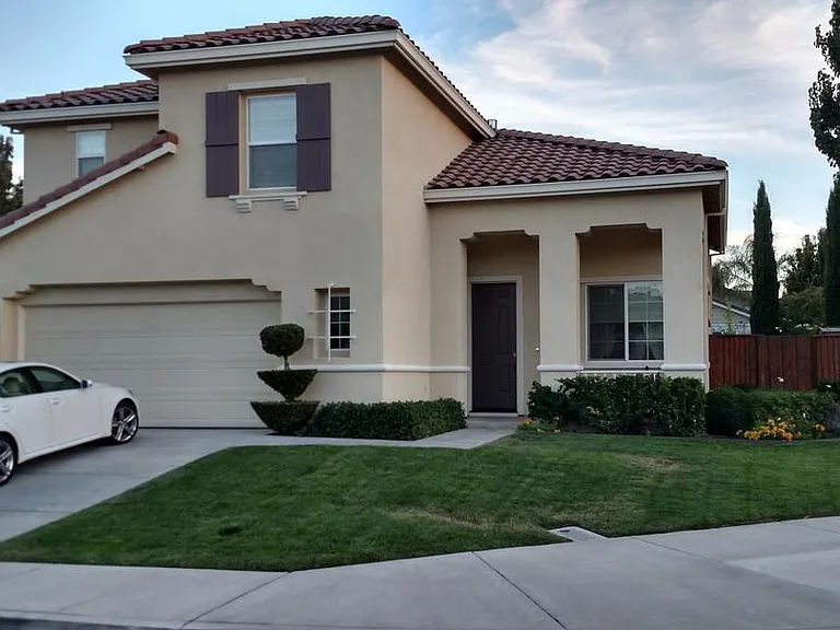398 Violet Pl — Photo 1