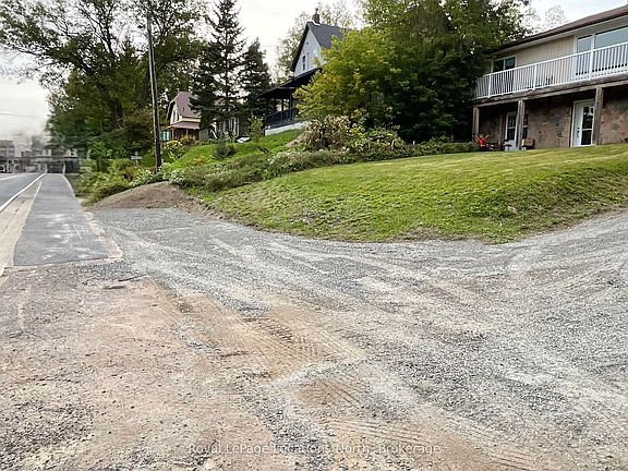 5th image of 143 Ryerson Cres