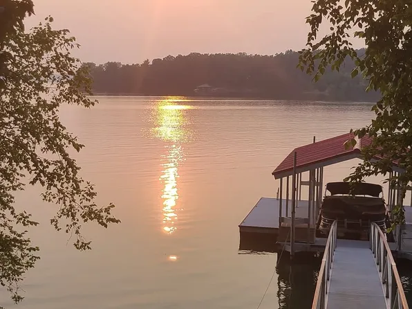 359 Riverview Dr, Dover, TN 37058