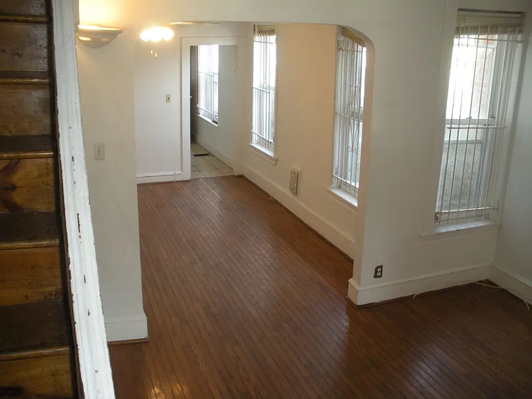 1613 Fontain St — Photo 10