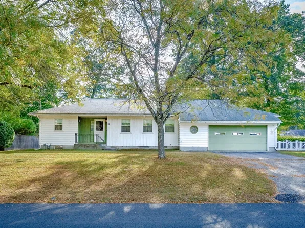 22 Westwood Dr, Westfield, MA 01085